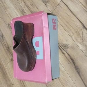 Clogs worn them only twice and in excellent condition and still in the box